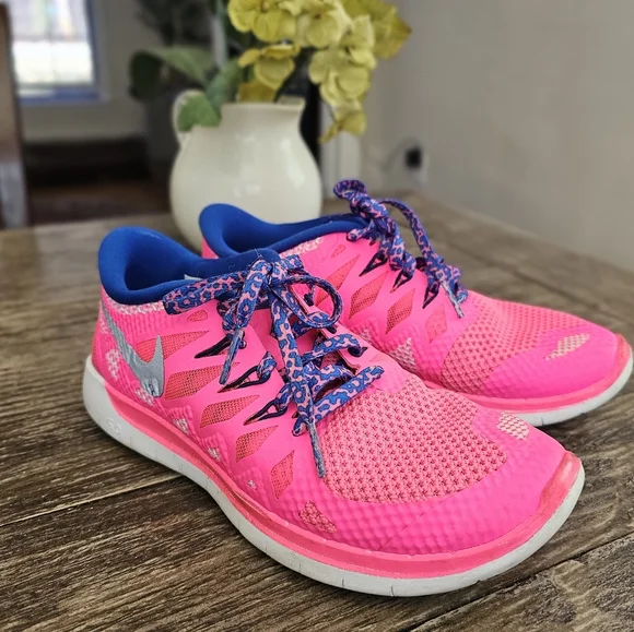 Nike Youth Girls Pink Running Shoes - Picture 1 of 10